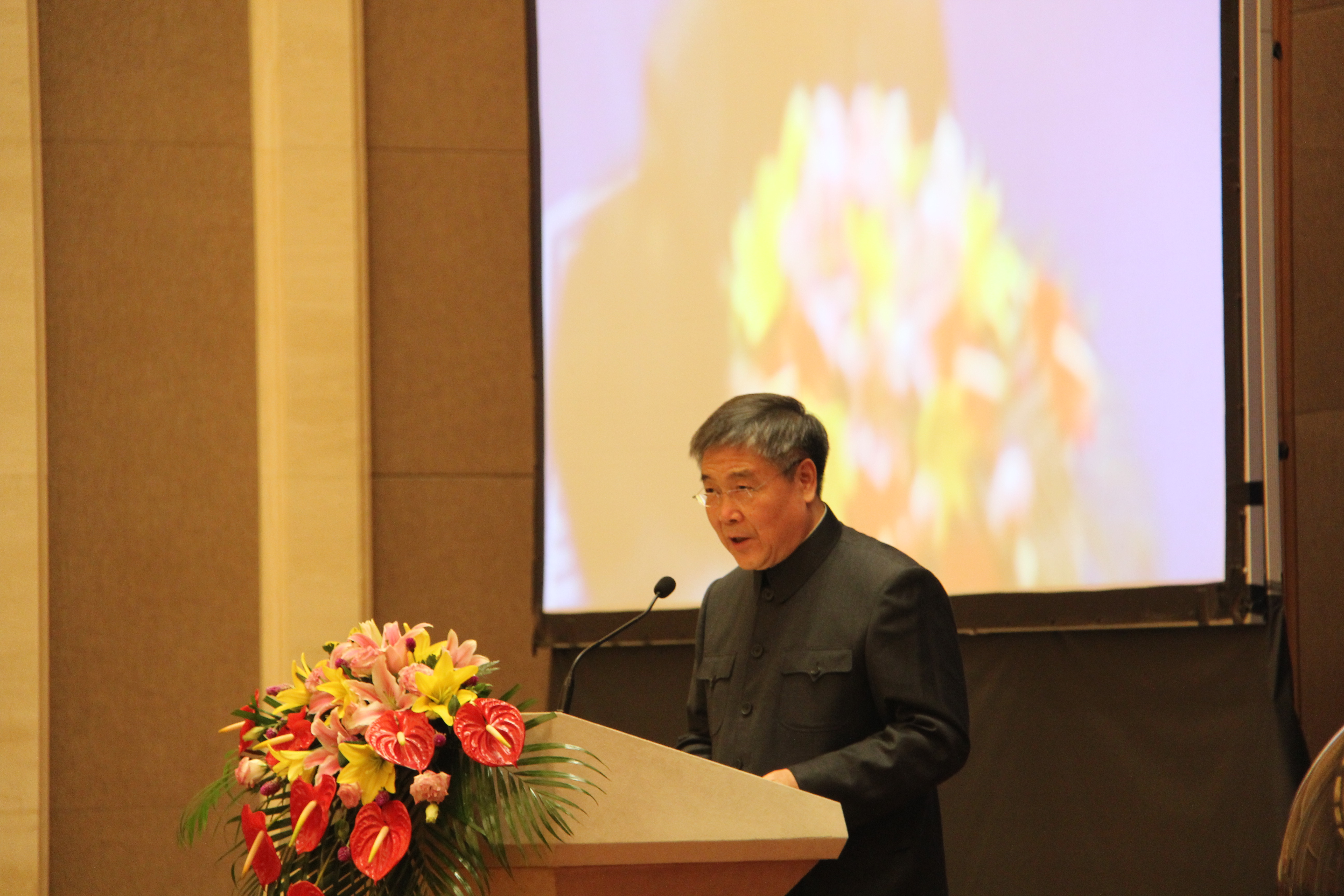 全國政協(xié)經(jīng)濟(jì)委員會副主任、中國商業(yè)聯(lián)合會會長、商務(wù)部原副部長張志剛致開幕詞